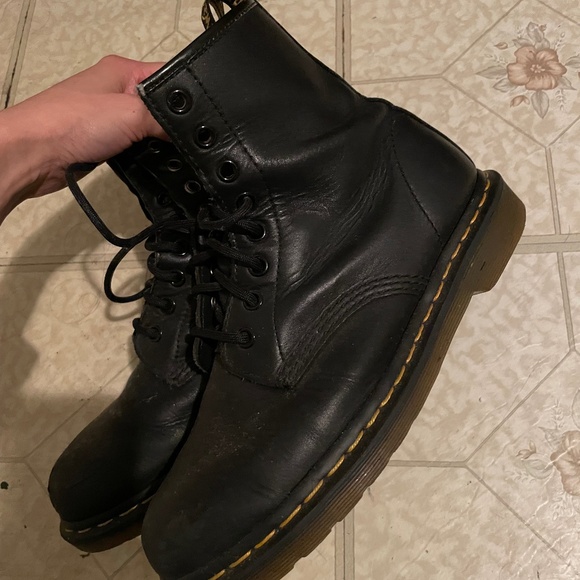 Dr Martens Women’s 1460 Greasy Leather Boots - Picture 3 of 12